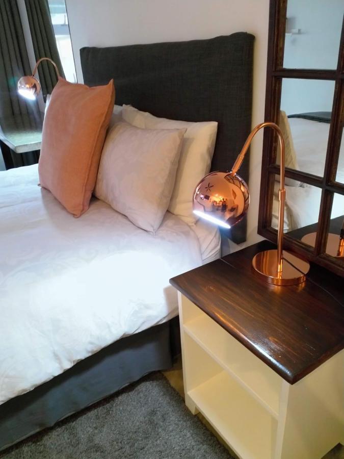 The Oak Treehouse Bnb ควีนส์ทาวน์ ภายนอก รูปภาพ